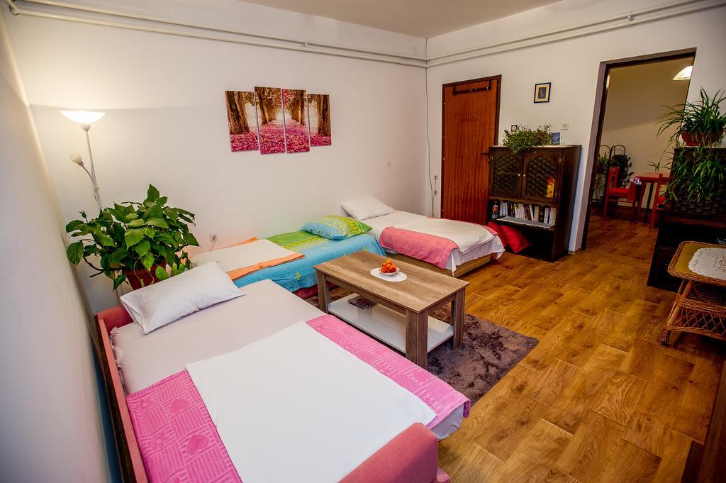 טרביניה Apartman Oaza מראה חיצוני תמונה
