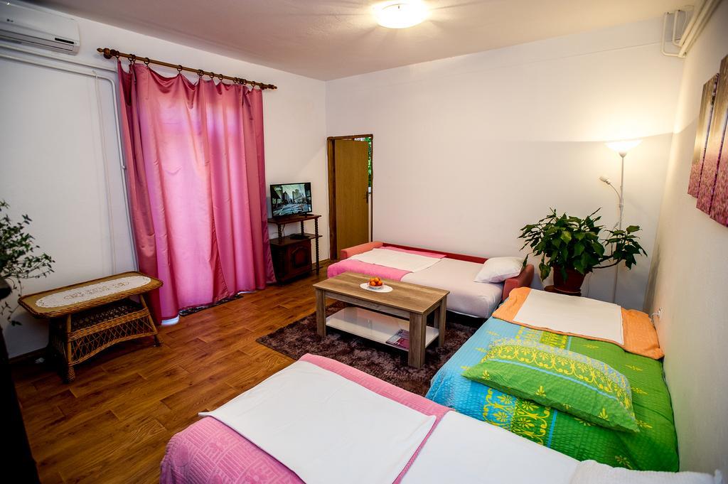 טרביניה Apartman Oaza מראה חיצוני תמונה